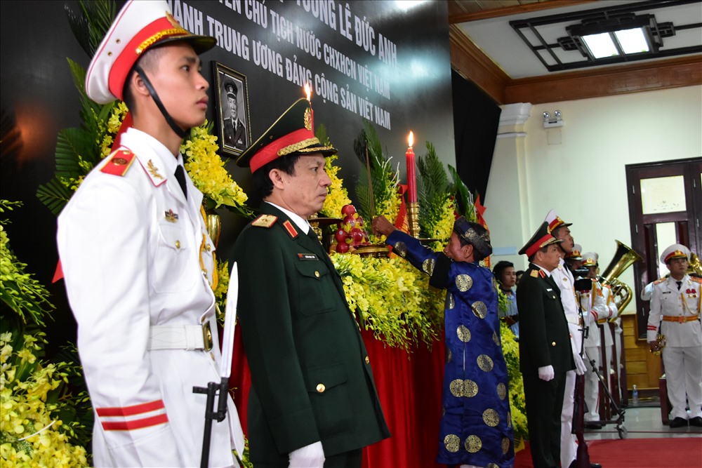 Lễ viếng diễn ra trong không khí trang nghiêm.