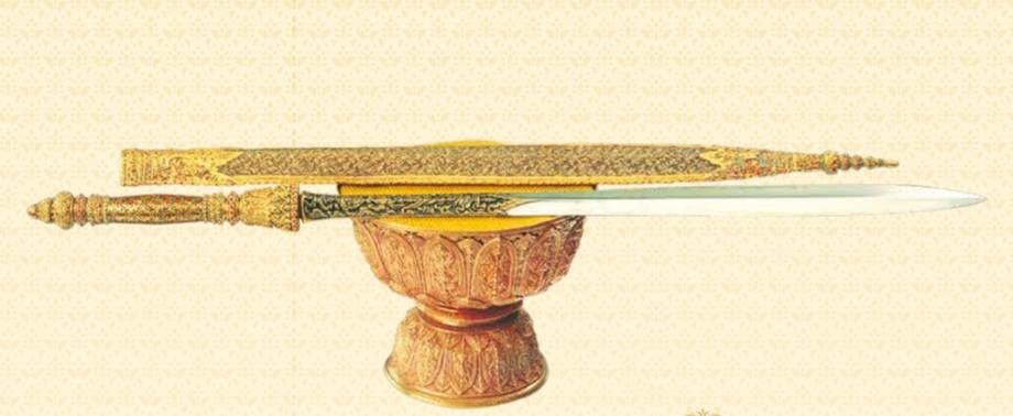 Phra Saeng Khan Chai Sri nặng 1,3kg. Ảnh: Nation.