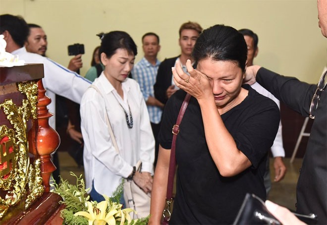 “Khán giả có thể không ra rạp mua vé vì anh, nhưng rời khỏi rạp họ vẫn sẽ luôn nhớ tới anh. Anh đi rồi, còn đâu nữa để giao những vai nhỏ mà không nhỏ chút nào”, nhiều nghệ sĩ đã rơi nước mắt khi nghe bài điếu văn đầy xúc động.