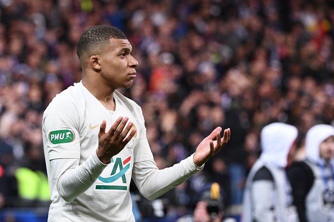 Mbappe khó cạnh tranh giày vàng Châu Âu với Messi khi Ligue 1 sắp hạ màn. Ảnh AFP