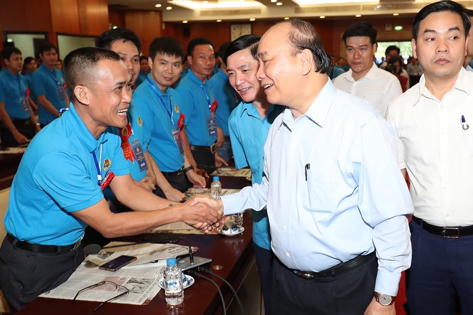 Thủ tướng gặp gỡ công nhân, lao động kỹ thuật cao. Ảnh: Sơn Tùng