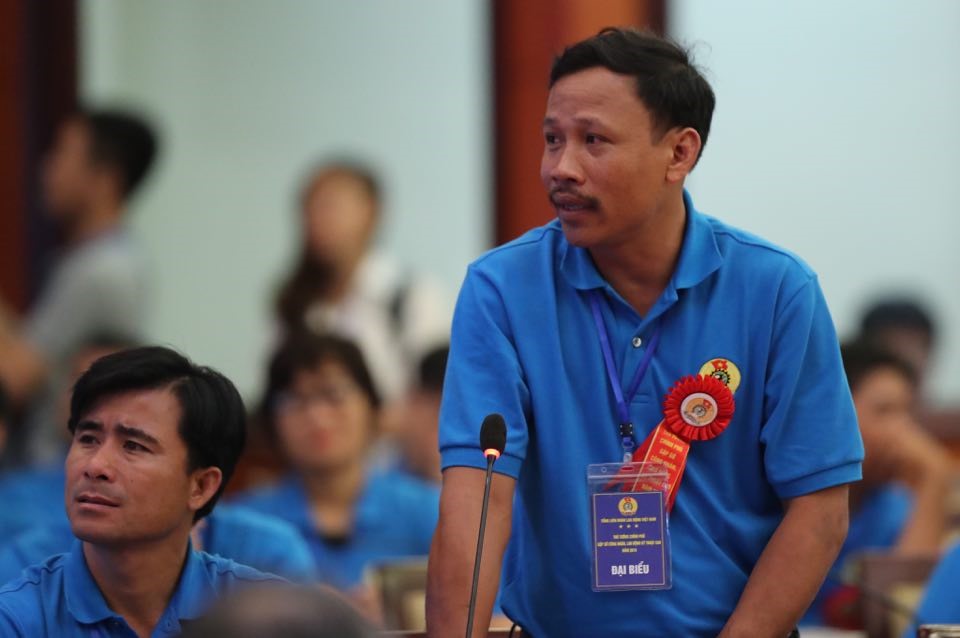 Anh Đinh Đăng Đoàn – Quản lý thiết bị, 10 năm làm việc tại Cty CP Quốc tế Phong Phú (TPHCM) nêu kiến nghị. Ảnh: Sơn Tùng