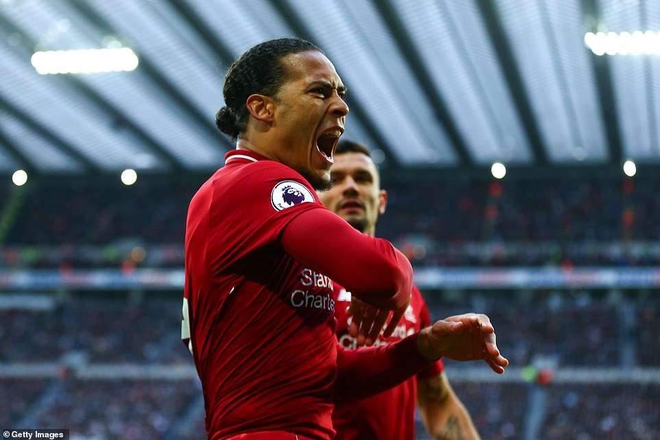 Van Dijk mở tỉ số. Ảnh: Getty & BPI.