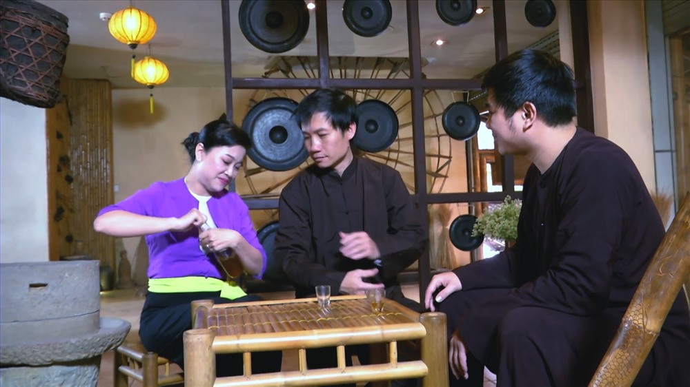Cảnh trong “Dặn chồng chớ uống rượu bia“.