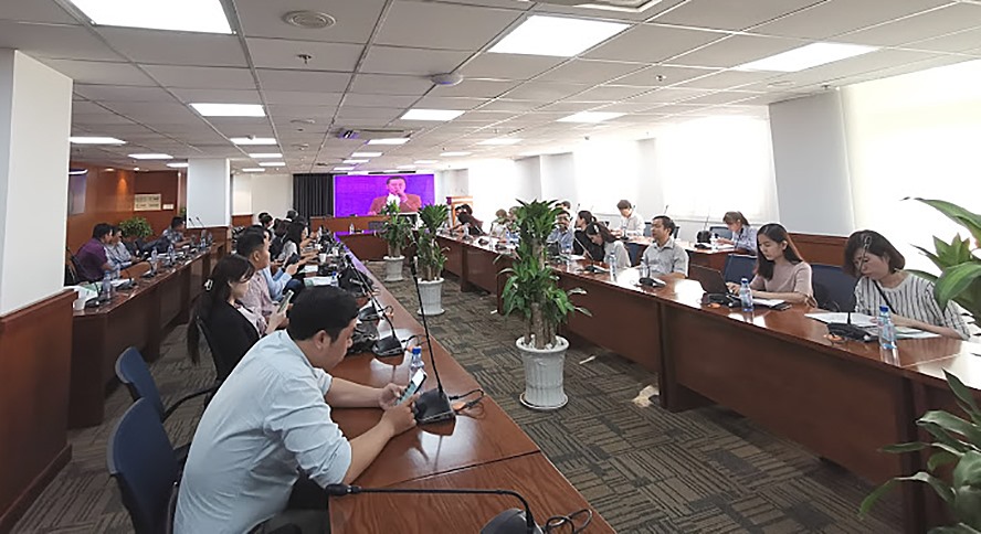 Phòng họp báo 2 (nhỏ) có 50 chỗ ngồi.