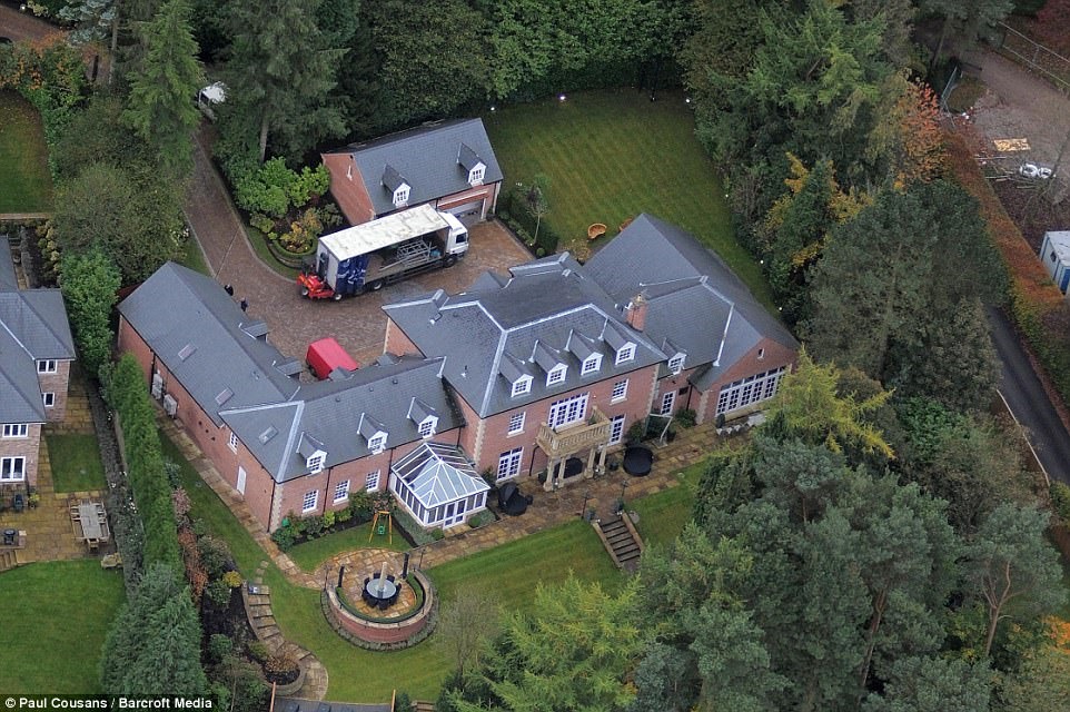 Rooney sở hữu một biệt thự khổng lồ ở Cheshire trị giá 17,5 triệu USD. Ảnh: Daily Mail
