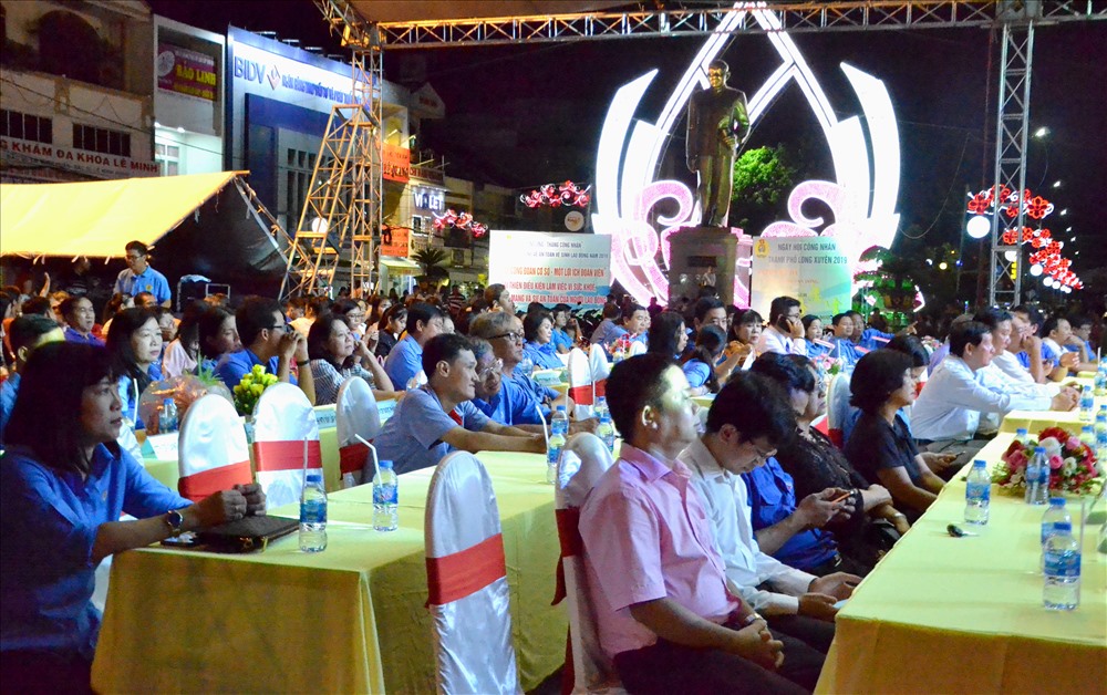 Điểm tranh tài tại TP. Long Xuyên được tổ chức khu vực Tượng đài Bác Tôn. Ảnh: Lục Tùng