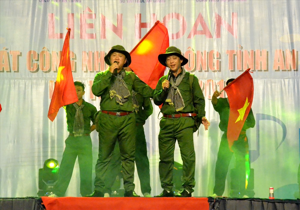 Nhiều tiết mục được đầu tư hoành tráng thế này. Ảnh Lục Tùng