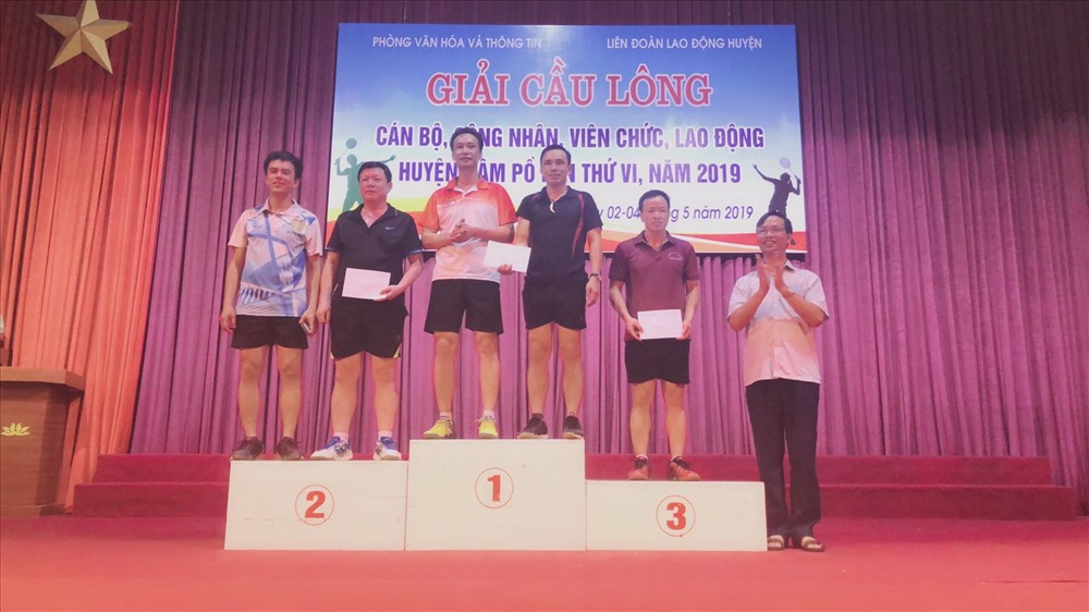 Trao giải nội dung đôi nam lãnh đạo trên 40 tuổi