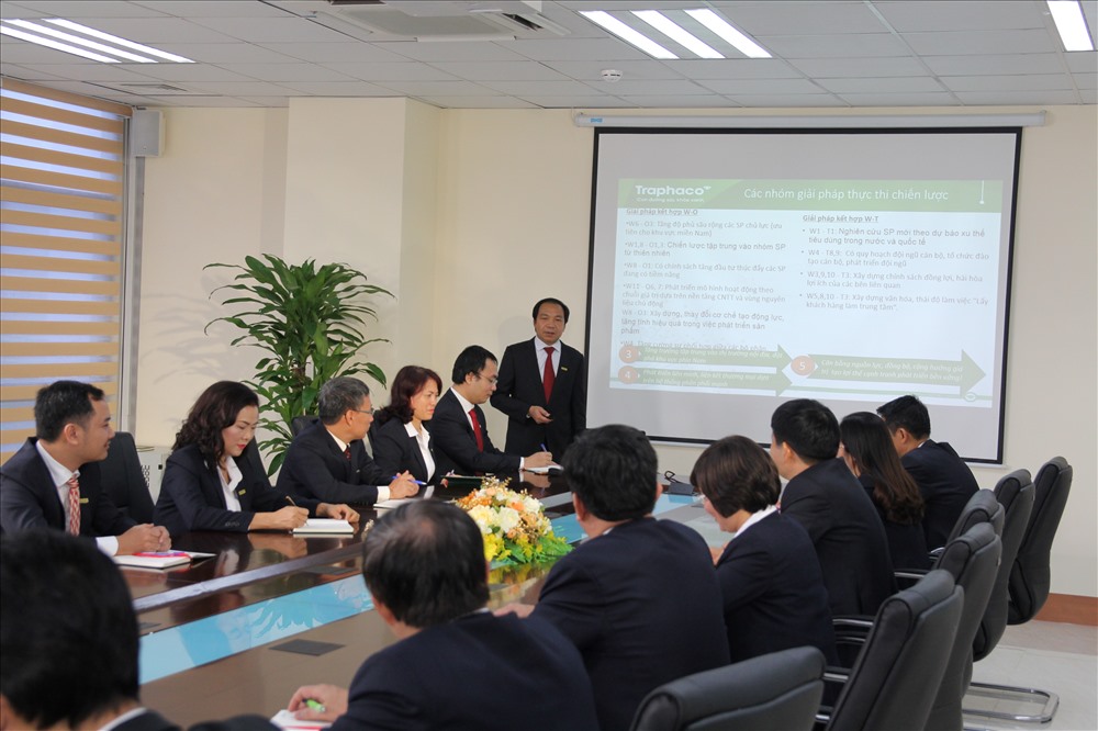 Lãnh đạo Công ty họp về chiến lược phát triển bền vững Traphaco giai đoạn 2017 - 2020