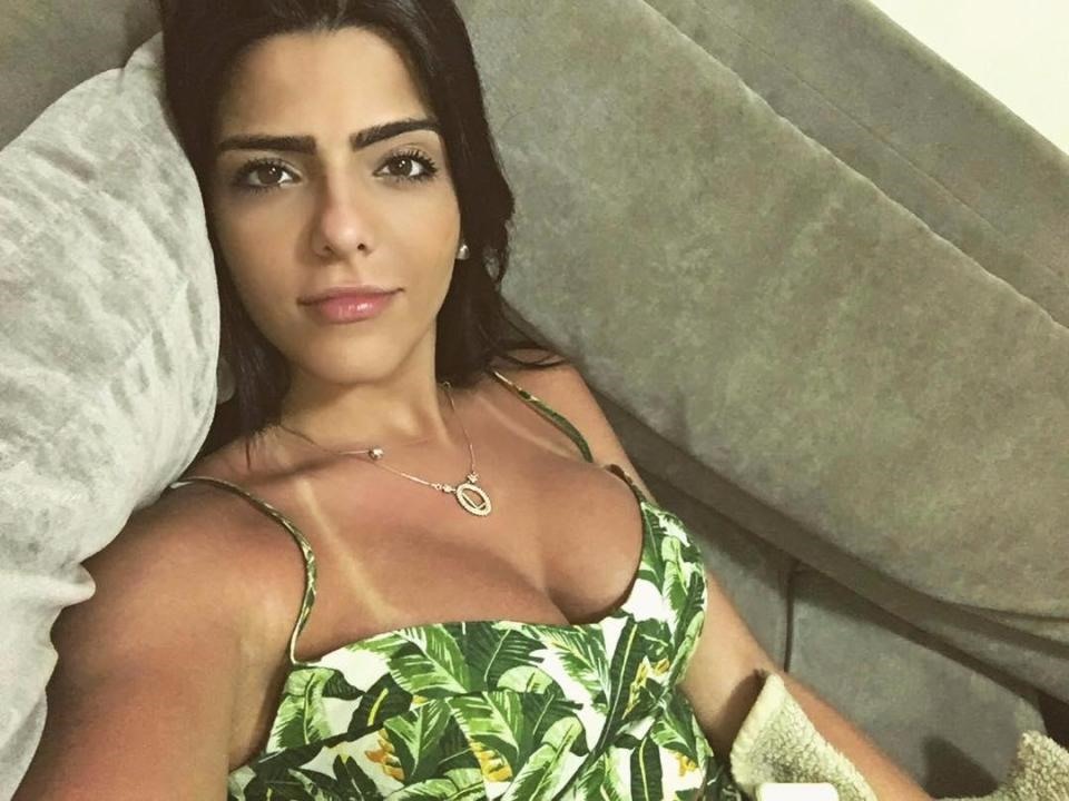 Vẻ gợi cảm Larissa Saad.