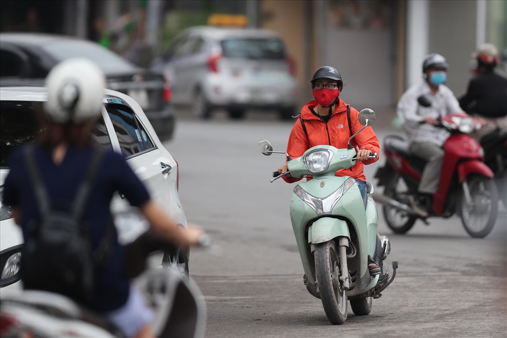 Thời tiết mát mẻ và có phần se lạnh cũng khiến nhiều người dễ chịu hơn, sau khi vừa trải qua một đợt nắng nóng hồi đầu tháng.