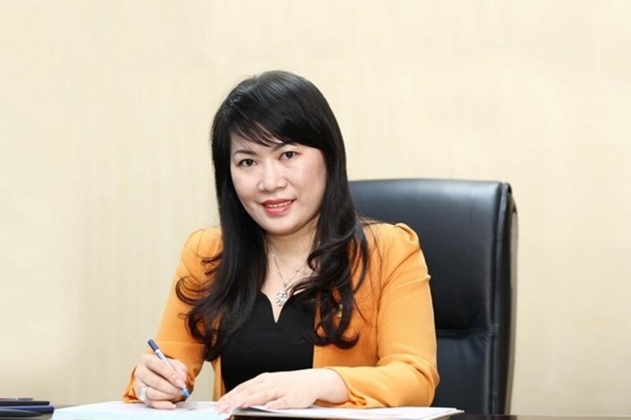 Ngày 22.3.2019, Eximbank ra Nghị quyết về việc bổ nhiệm bà Lương Thị Cẩm Tú – Thành viên Hội đồng Quản trị giữ chức vụ Chủ tịch Hội đồng Quản trị Eximbank nhiệm kỳ VI (2015 – 2020) thay cho ông Lê Minh Quốc – Thành viên Hội đồng Quản trị độc lập.