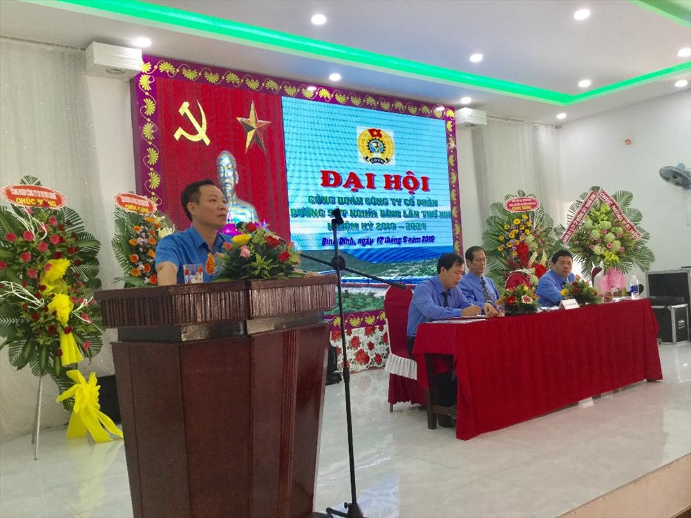 Đồng chí Mai Thành Phương - Chủ tịch Công đoàn ĐSVN phát biểu chỉ đạo Đại hội XVI Công đoàn Công ty CPĐS Nghĩa Bình