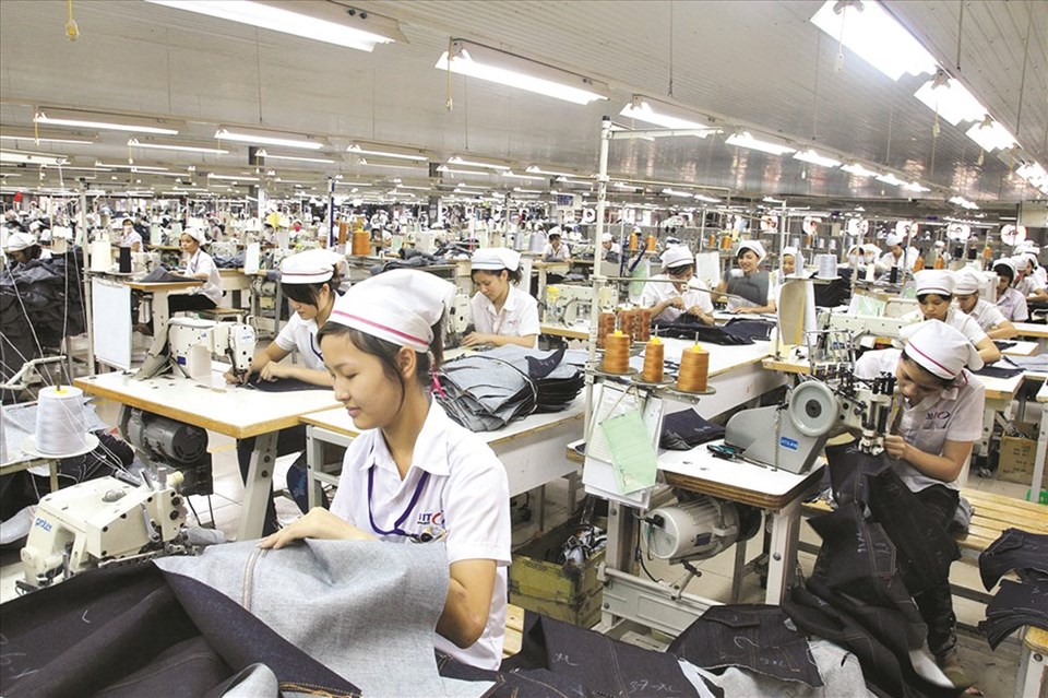 Sản xuất hàng may mặc xuất khẩu. Ảnh: T.Thạnh Sản xuất hàng may mặc xuất khẩu. Ảnh: T.Thạnh