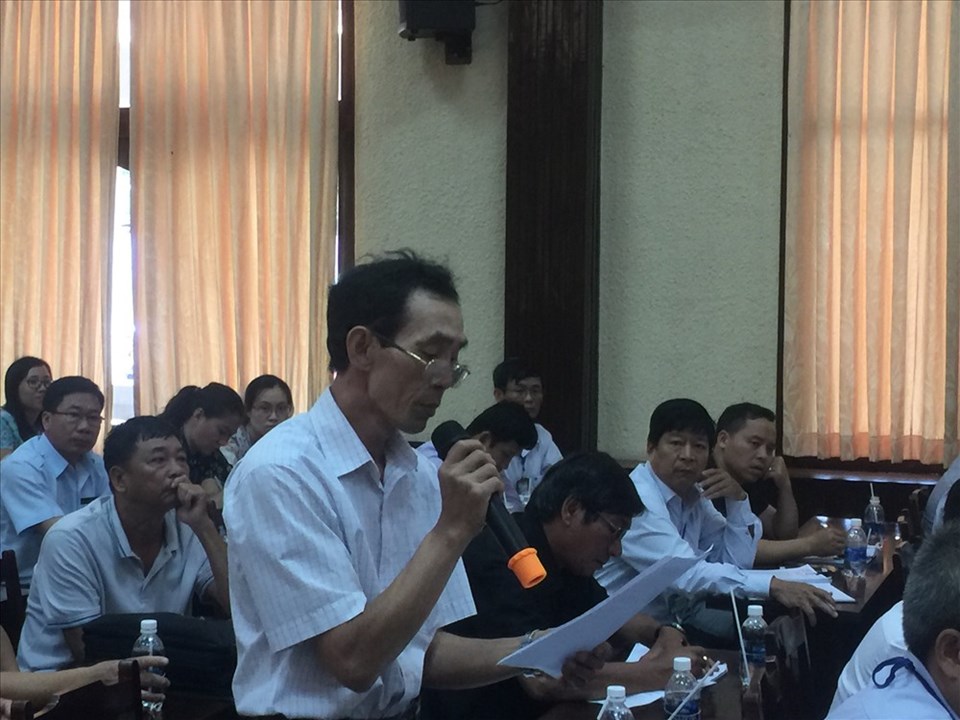 Đại diện người dân đang sinh sống tại dự án này đang bày tỏ sự bức xúc của mình tại buổi đối thoại Đại diện người dân đang sinh sống tại dự án này đang bày tỏ sự bức xúc của mình tại buổi đối thoại