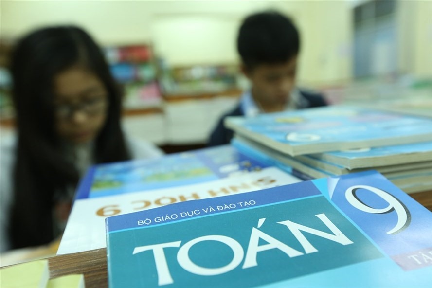 L&acirc;u nay Bộ GDĐT vừa tổ chức thẩm định, ph&ecirc; duyệt, chỉ đạo việc xuất bản, in v&agrave; ph&aacute;t h&agrave;nh SGK. Ảnh minh họa:  Hải Nguyễn