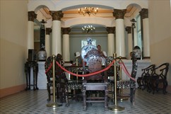Dàn nội thất trong nhà Công tử Bạc Liêu đắt tiền cỡ nào?