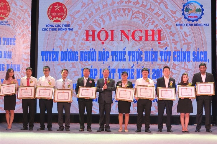 Nestlé Việt Nam nhận bằng khen cho thành tích chấp hành tốt chính sách pháp luật thuế 2017 Nestlé Việt Nam nhận bằng khen cho thành tích chấp hành tốt chính sách pháp luật thuế 2017