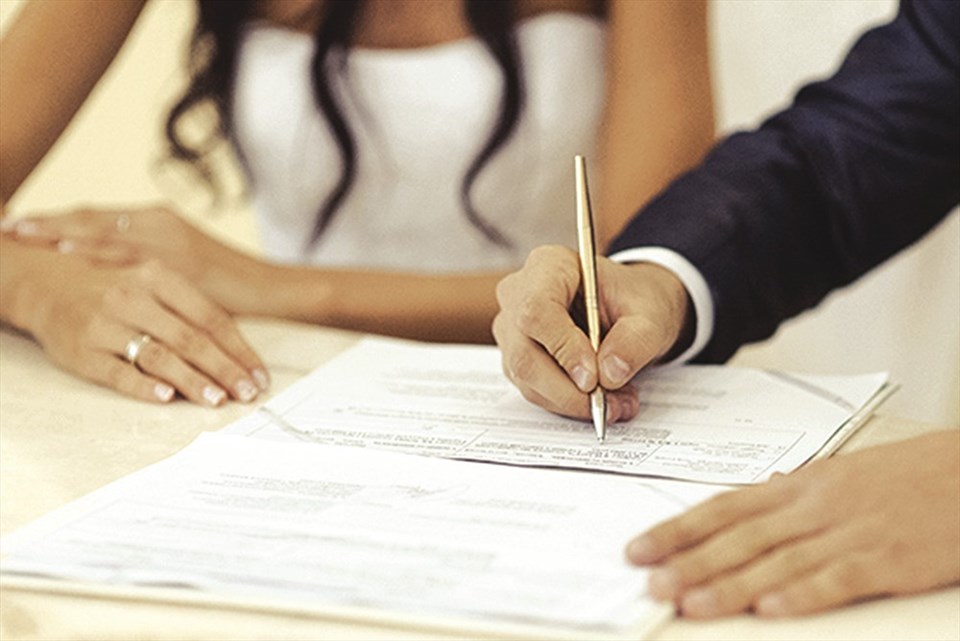Nam, nữ chỉ được pháp luật công nhận là vợ chồng khi có đăng ký kết hôn hợp pháp (ảnh minh họa). Nam, nữ chỉ được pháp luật công nhận là vợ chồng khi có đăng ký kết hôn hợp pháp (ảnh minh họa).