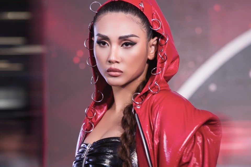 Siêu mẫu Võ Hoàng Yến hoá “nữ hoàng boxing” nổi loạn Siêu mẫu Võ Hoàng Yến hoá “nữ hoàng boxing” nổi loạn