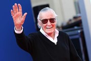 Nhìn lại gia tài đồ sộ những vai diễn "cameo" của Stan Lee Nhìn lại gia tài đồ sộ những vai diễn "cameo" của Stan Lee