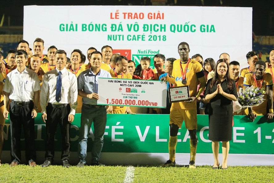 CLB Thanh Hoá già nh ngôi á quân V.League 2018. Ảnh: VPF