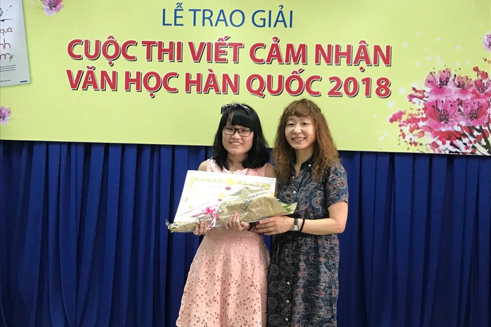 Nhà văn Hàn Quốc Eun Hee-kyung: “Tôi viết về khía cạnh thật của đời sống” Nhà văn Hàn Quốc Eun Hee-kyung: “Tôi viết về khía cạnh thật của đời sống”