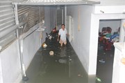 Nhà ngập sâu trong mưa lũ, dân Nha Trang oán trách các dự án san nền làm khu đô thị Nhà ngập sâu trong mưa lũ, dân Nha Trang oán trách các dự án san nền làm khu đô thị