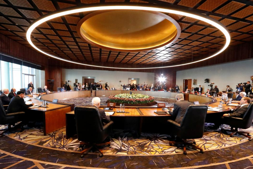 Các nhà lãnh đạo APEC tham dự phiên họp kín ở Port Moresby, Papua New Guinea, ngày 18.11.2018. Ảnh: Reuters