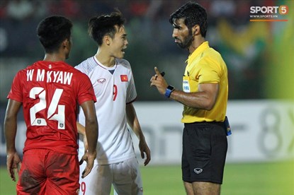 Văn Toàn bị trọng tài "cướp" bàn thắng trong trận Myanmar vs Việt Nam tại AFF Cup 2018
