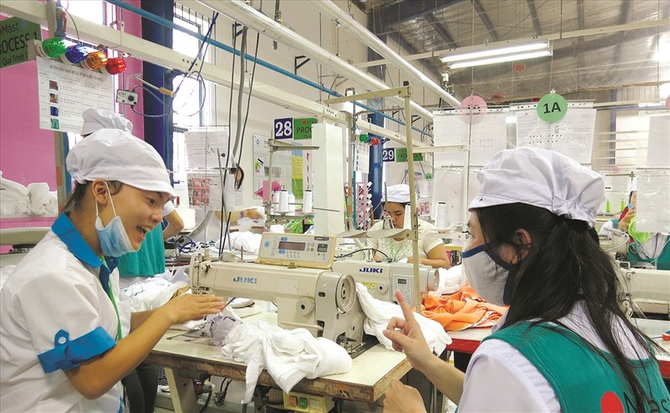 Kỹ năng mềm giúp NLD giao tiếp, chia sẻ với nhau hiệu quả hơn - Ảnh: L.T Kỹ năng mềm giúp NLD giao tiếp, chia sẻ với nhau hiệu quả hơn - Ảnh: L.T