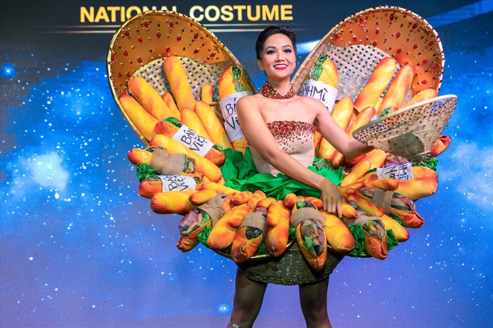 Hoa hậu H’Hen Niê mang chim lạc, trống đồng đến Miss Universe 2018 Hoa hậu H’Hen Niê mang chim lạc, trống đồng đến Miss Universe 2018