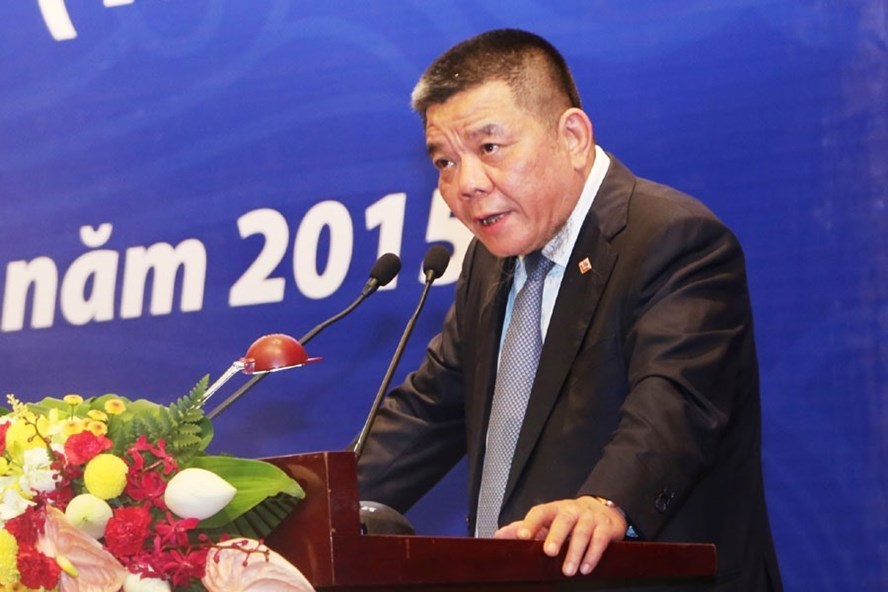 Ãng Trần Bắc Hà phát biá»u trong má»t há»i nghá» ngà nh ngân hà ng.