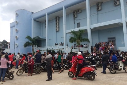 Việc k&yacute; ồ ạt gi&aacute;o vi&ecirc;n tại huyện Kr&ocirc;ng Pắk l&agrave; kh&ocirc;ng đ&uacute;ng quy định.