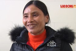 Mẹ Văn Hậu mổ gà, làm 5 mâm đãi khách đến xem chung kết AFF Cup