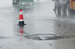 “Ổ gà” lại hiện diện trên cao tốc Đà Nẵng – Quảng Ngãi