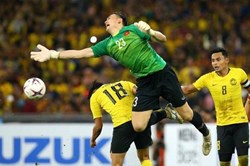 Văn Lâm bay người xuất thần, Việt Nam thoát thua cuối hiệp 1