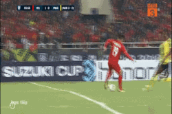 Quang Hải liên tục bị Malaysia phạm lỗi thô bạo ở chung kết AFF Cup