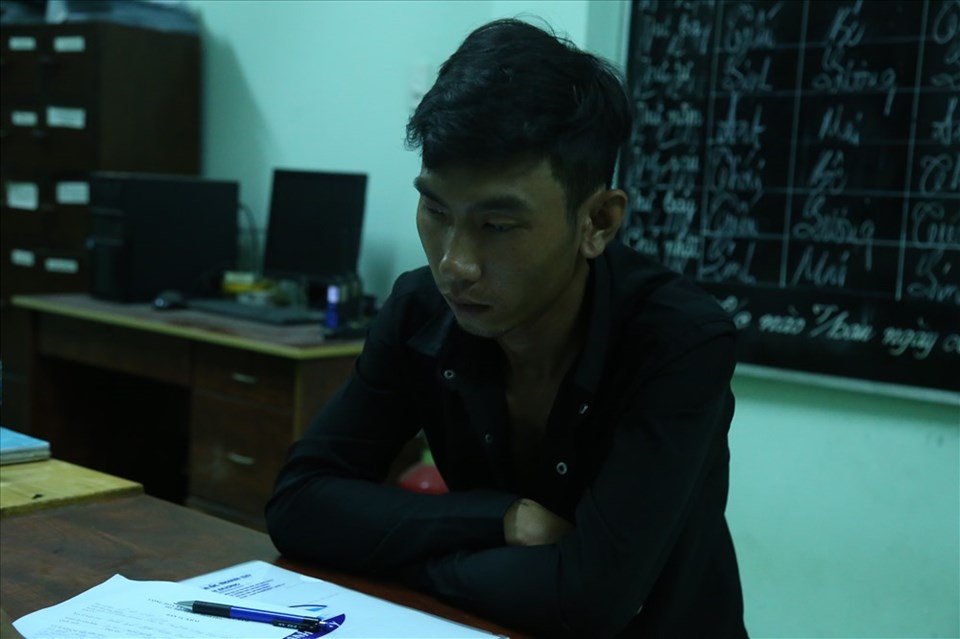 Đối tượng Lê Văn Công tại cơ quan công an. Đối tượng Lê Văn Công tại cơ quan công an.