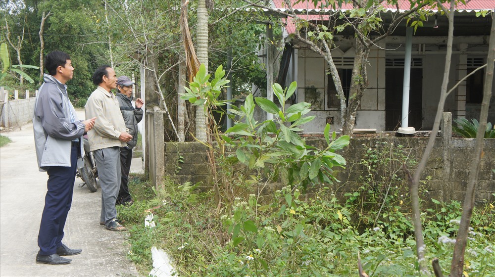 Người d&acirc;n th&ocirc;n Trung Trinh hết sức lo lắng trước tồn dư của c&aacute;c kho thuốc