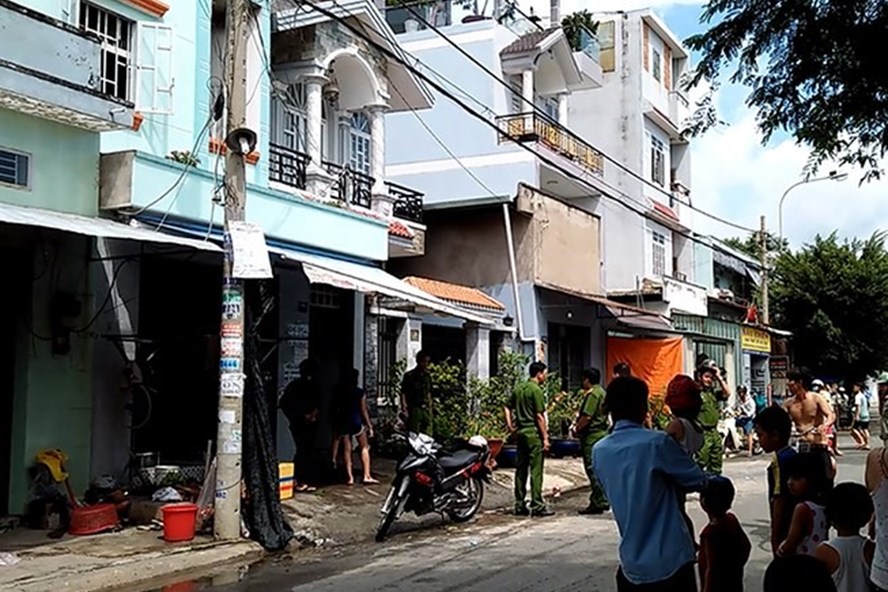 Lực lượng công an đang tiến hành điều tra vụ cháy.