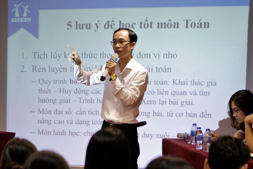 Thầy Hồng Trí Quang - giáo viên Toán, Trường THCS Archimedes, Hà Nội - tư vấn cho học sinh và phụ huynh cách học, ôn tập cho kỳ thi vào lớp 10.