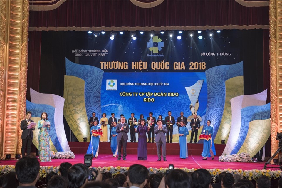 Bà Nguyễn Thị Xuân Liễu – Phó Tổng Giám đốc Tập đoàn KIDO Bà Nguyễn Thị Xuân Liễu – Phó Tổng Giám đốc Tập đoàn KIDO