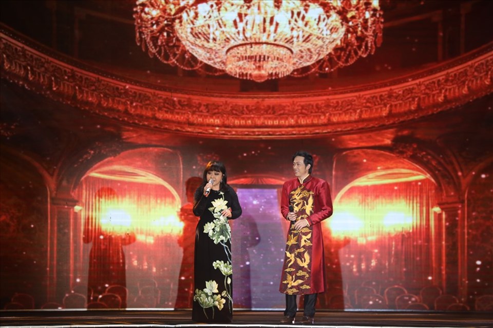 Hoài Linh song ca cùng Hương Lan. Hoài Linh song ca cùng Hương Lan.