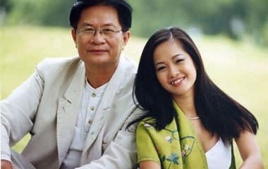 Bức ảnh cũ của nhạc sĩ Dương Thụ v&agrave; ca sĩ Hồng Nhung. Ảnh: NVCC