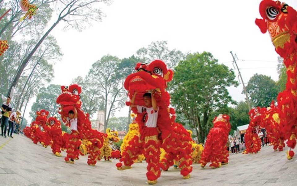 Màn đồng diễn lân được xác lập kỷ lục Việt Nam. Màn đồng diễn lân được xác lập kỷ lục Việt Nam.