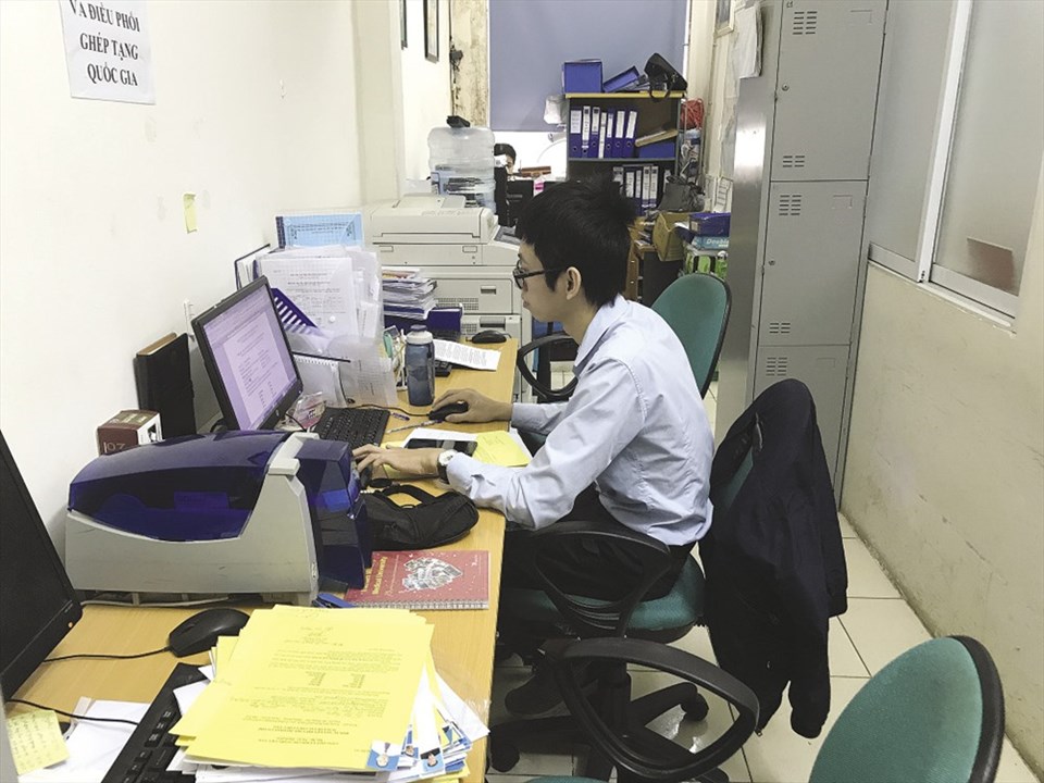 Cán bộ Trung tâm Điều phối quốc gia về ghép bộ phận cơ thể người được nhiều người biết đến với công việc thầm lặng. Cán bộ Trung tâm Điều phối quốc gia về ghép bộ phận cơ thể người được nhiều người biết đến với công việc thầm lặng.