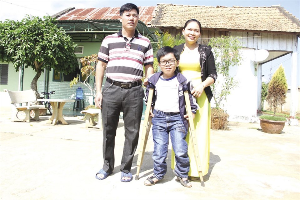 Nguyễn Anh Hào, người phát sinh ý tưởng làm máy phơi cà phê thông minh bên gia đình. Nguyễn Anh Hào, người phát sinh ý tưởng làm máy phơi cà phê thông minh bên gia đình.