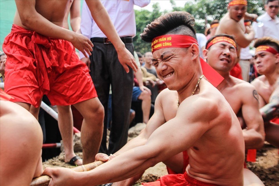 Kéo co ngồi - Di sản Văn hóa Phi vật thể của đền Trấn Vũ Kéo co ngồi - Di sản Văn hóa Phi vật thể của đền Trấn Vũ